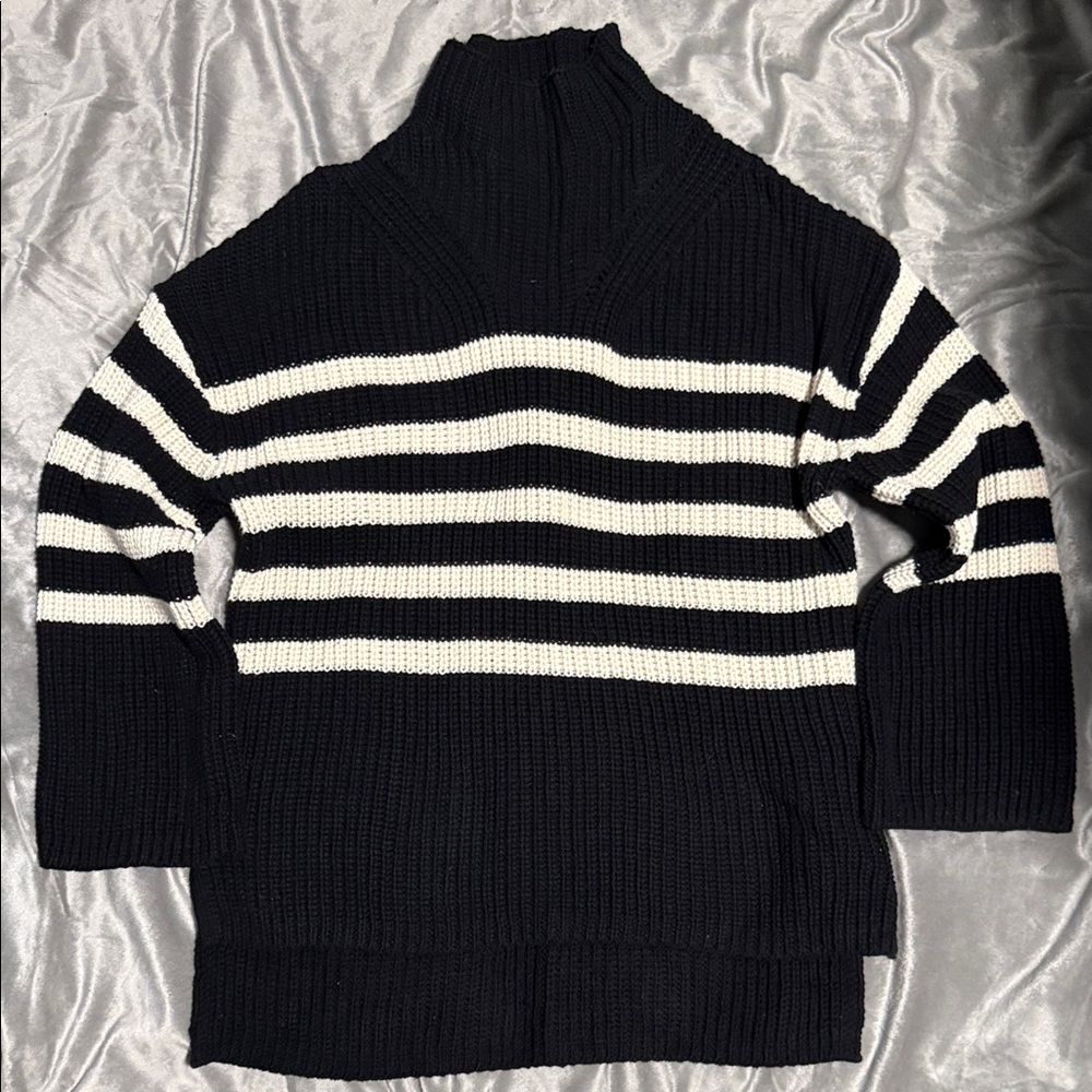Old Navy Black and White oversized sweater
